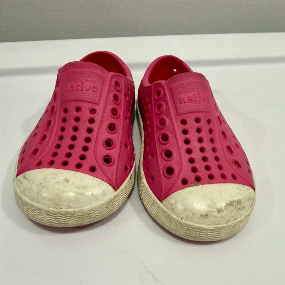 Native Kids Water Shoes in Bright Pink